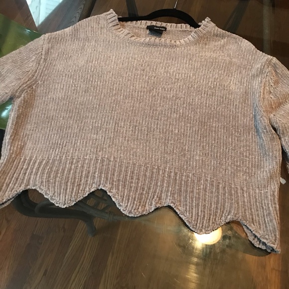 Grey, Cropped, Scalloped bottom, sweater - Picture 2 of 3